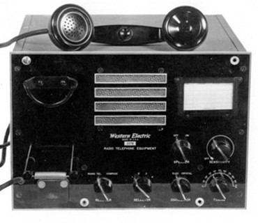 Black unit with handset, speaker and 6 knobs